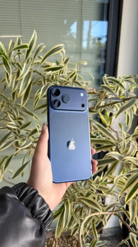 17 PRO MAX 256 GB AZUL 