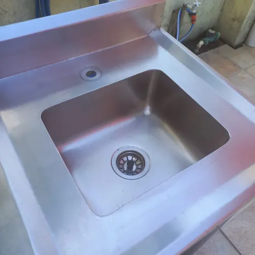 Mesa com cuba de inox 