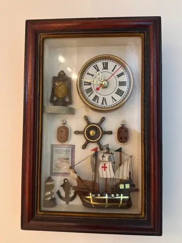Quadro relógio e miniaturas navio 0,28 x 0,18 com vidro e moldura  Náutico 