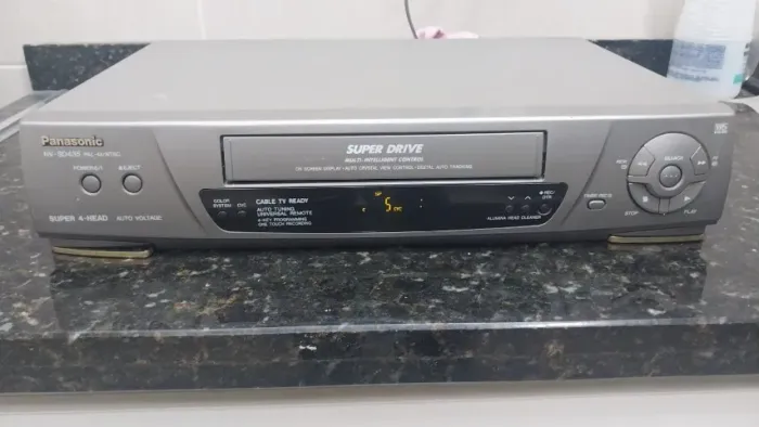 Vídeo Cassete Panasonic NV-SD435 \ Funciona "liga normalmente"\ NÃO foi testado com fitas!