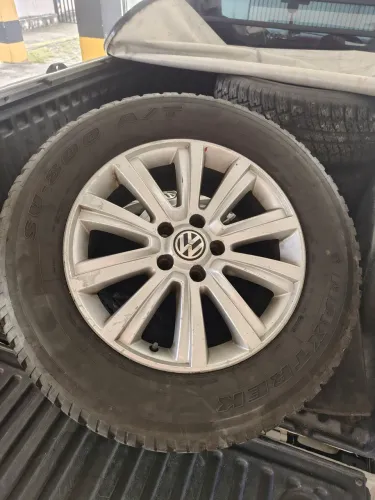 Rodas Amarok 18 novas com 4 pneus zero