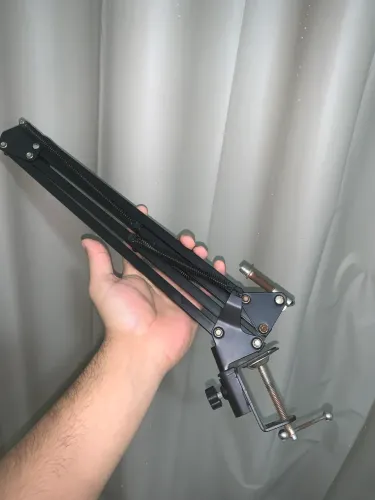 Braço articulado para microfone