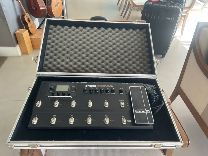 Pedaleira Line 6 POD HD 500 semi novo com Case