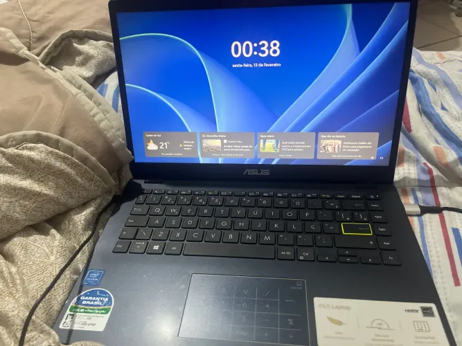 Notebook ASUS E410MA-BV187X 14? - leve e compacto