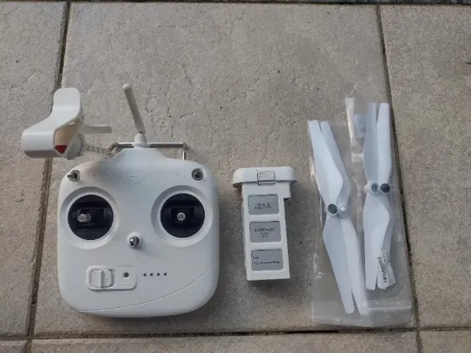 Peças novas DJI Phantom 3 Standard - bateria + controle + hélices.