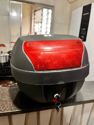 Baú pra moto novo usado poucas vezes