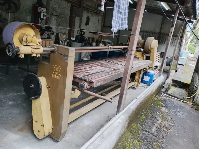 Máquina lixadeira banda larga