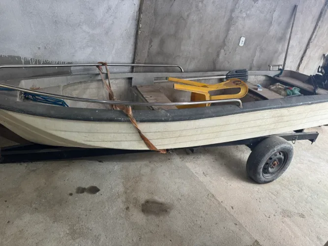 Vendo barco com motor de 15 mercure 