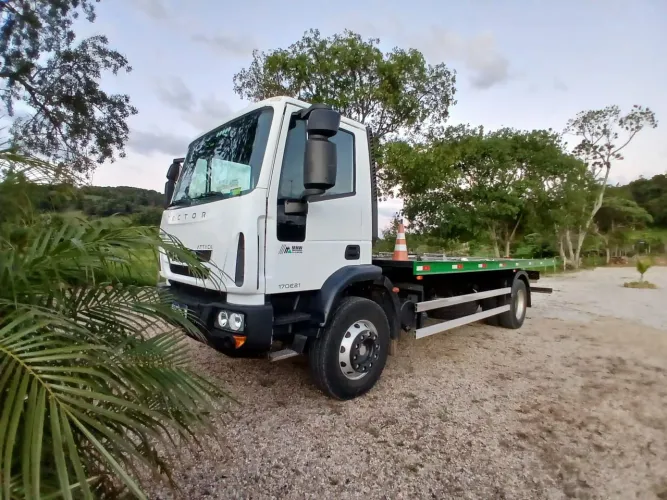 Caminhao Iveco tector 170e21