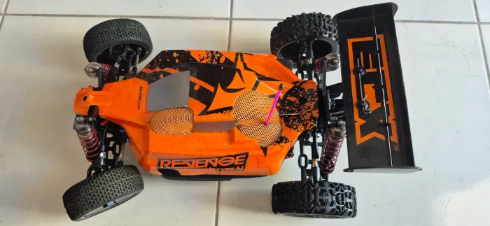 Automodelo modelo revenge type N escala 1.8 /bateria