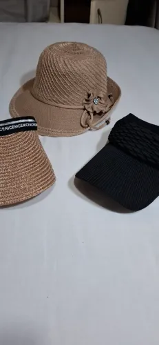 Kit boné e chapéus