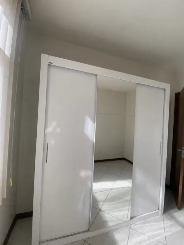 Guarda-roupa 3 portas com espelho