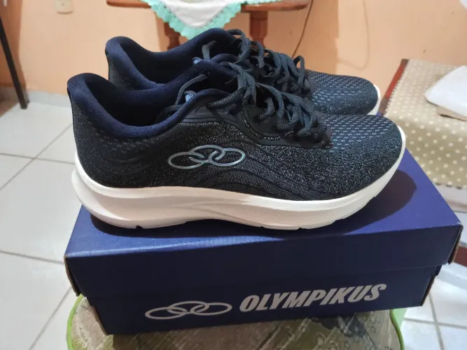 Tênis feminino semi novo