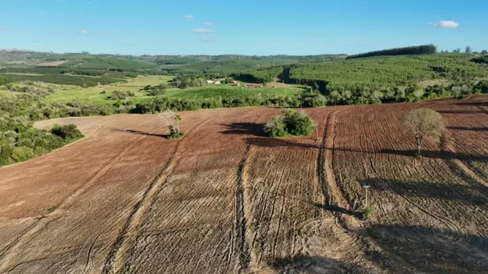 *OPORTUNIDADE DE NEGÓCIO* ? *EXCELENTE FAZENDA À VENDA EM ANGATUBA-SP* ?? Formação: Agricu
