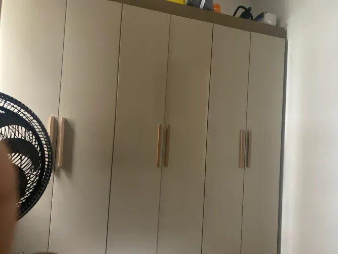 Guarda roupa 6 portas