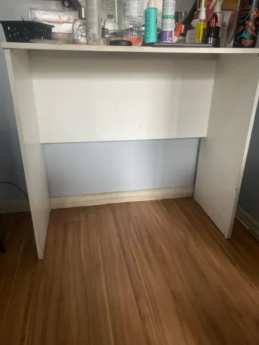 Vendo escrivaninha usada