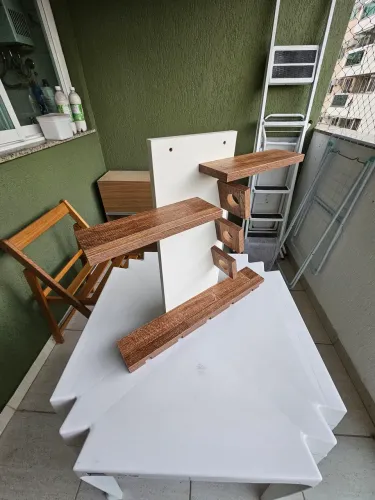 Porta taças e adega suspensa