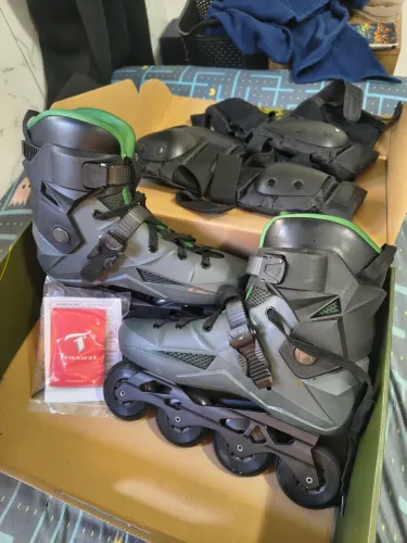 Patins Traxart Revolt em perfeito estado 42/3 com kit proteção