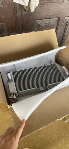 Vende RADIADOR da YZF R3 YAMAHA *
