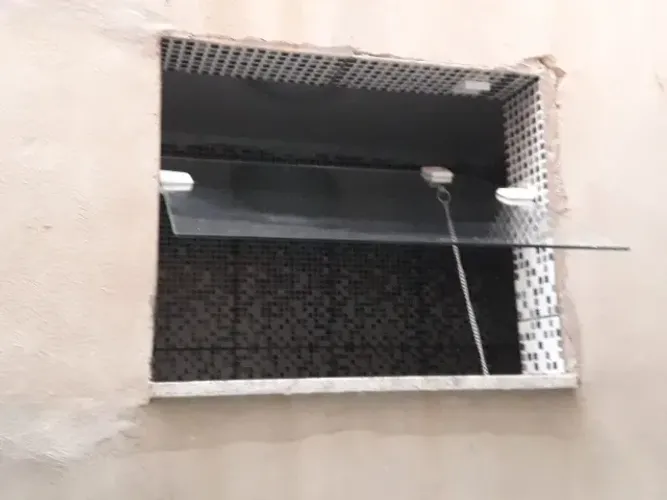 Prateleira de vidro, Porta, janela bascula
