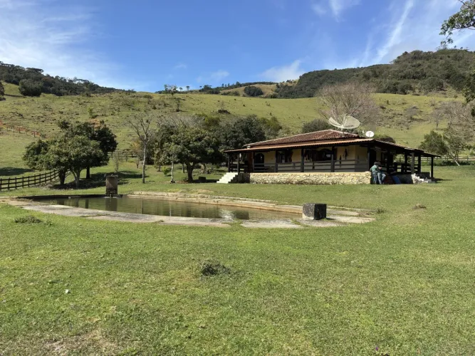 Sítio / Chácara para Venda em Extrema, Rural, 6 dormitórios, 1 suíte, 3 banheiros