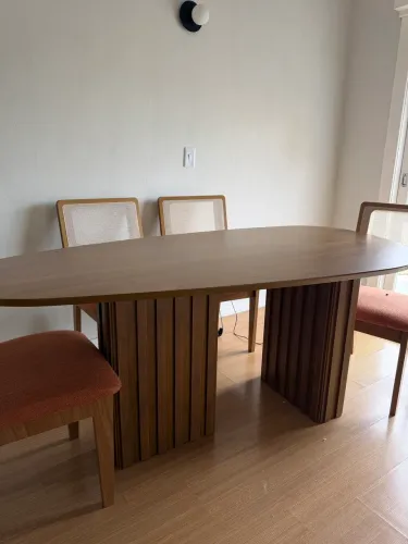 Mesa orgânica + 6 cadeiras