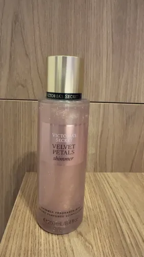 Victoria?s Secret Velvet Petals Shimmer novo