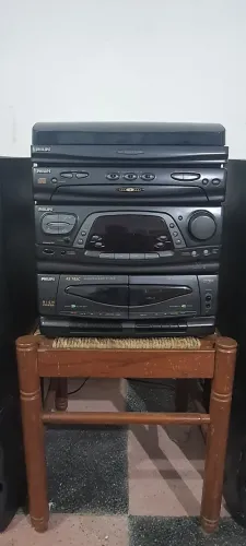 Som philips antigo toca discos e cd