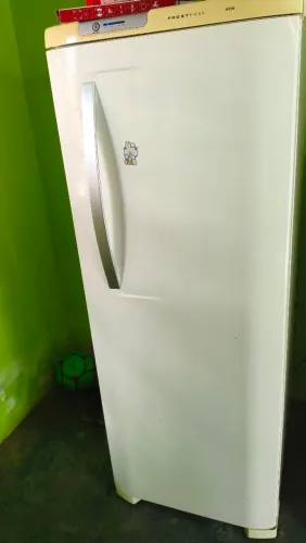 VENDE-SE GELADEIRA GRANDE $750.00