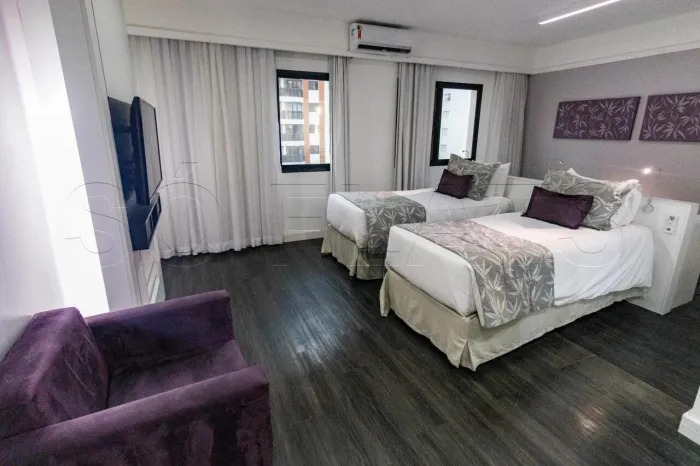 Flat em Moema, Prox a Av. Ibirapuera, Metrô Moema do Metrô, e grandes comércios ao seu red