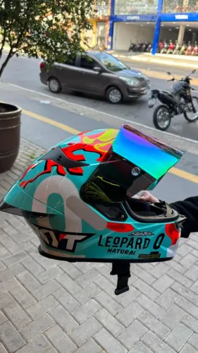 Vende-se - Capacete KYT TT Revo - Leopard Aragon Tamanho 62