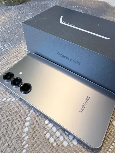 Samsung Galaxy S25 256 GB - Prata