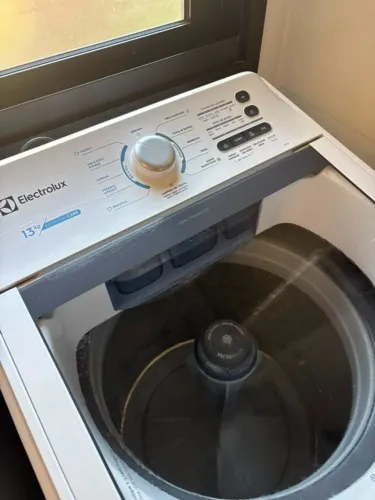 Máquina de Lavar Electrolux 13kg Branca Essential Care com Cesto Inox e Jet&Clean (LED13)