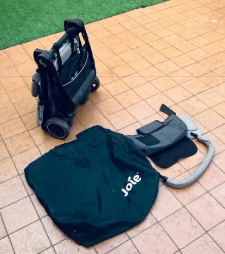Carrinho de Bebê Joie Pact Cinza (Super Compacto / Ideal para Viagens) + Bolsa