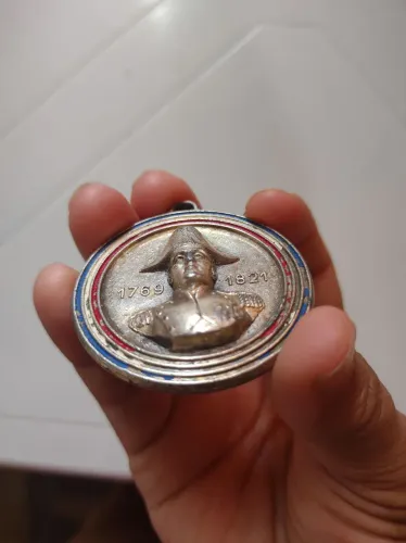 Medalha antiga Napoleão Bonaparte. 40 $