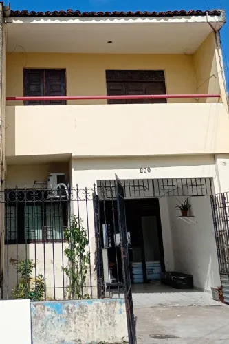 Alugo Casa na Ponta Grossa 4/4
