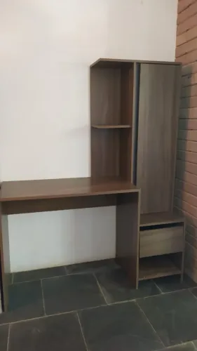 Escrivaninha / Mesa de Escritório com Armário