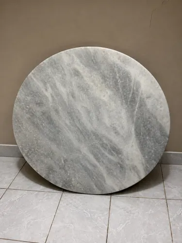 Vende-se tampo de mármore para mesa de 4 cadeiras