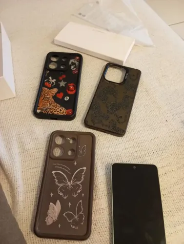 CELULAR SEMINOVO, SEM MARCAS DE USO. APENAS UM ANO DE USO