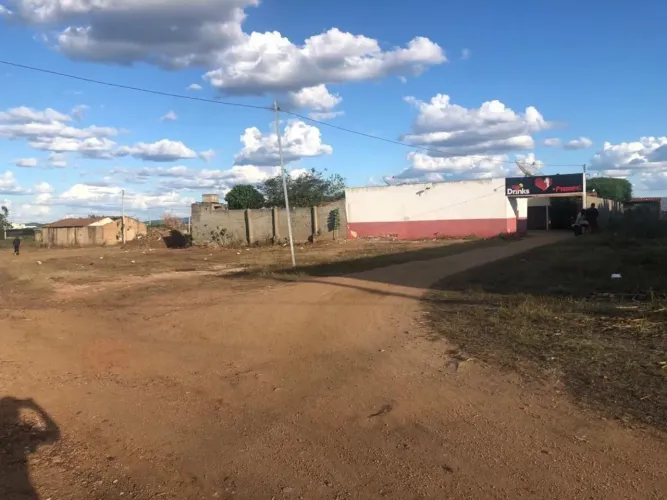 Vende-se propriedade e terreno