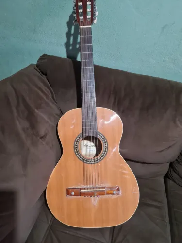 Violão Giannini.