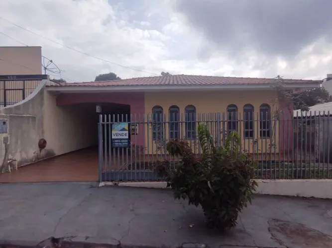 Casa a venda no bairro Centro - Jandaia do Sul/PR