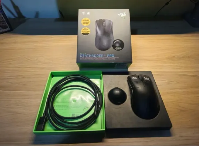 Mouse Razer Deathadder v4 Pro Equipado