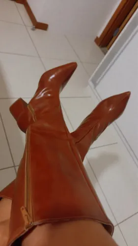 Vendo bota nova