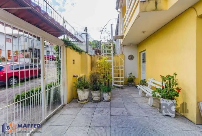 Casa 5 Dormitório(s) Bairro Teresópolis
