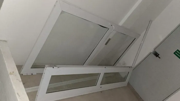 Porta de perfil branco de Vidro