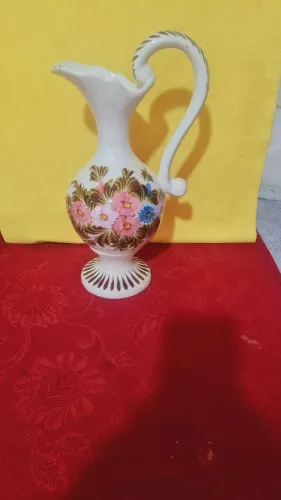 Anfora antiga pintado a mão. 