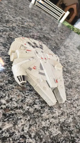 Nave Star Wars Millenium Falcon 25cm