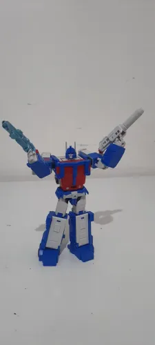 TRANSFORMERS ULTRA MAGNUS