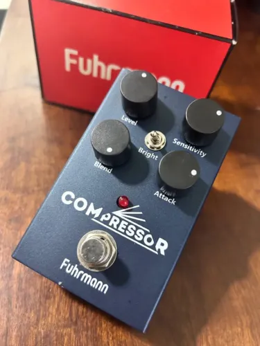 Pedal Fuhrmann Compressor Analógico True Bypass na Caixa